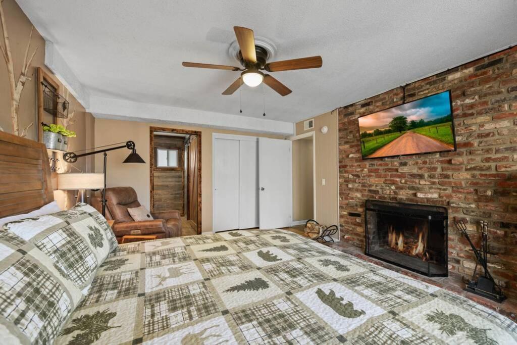 Happy Trails - Cobbly Nob Resort Home Gatlinburg Exteriör bild