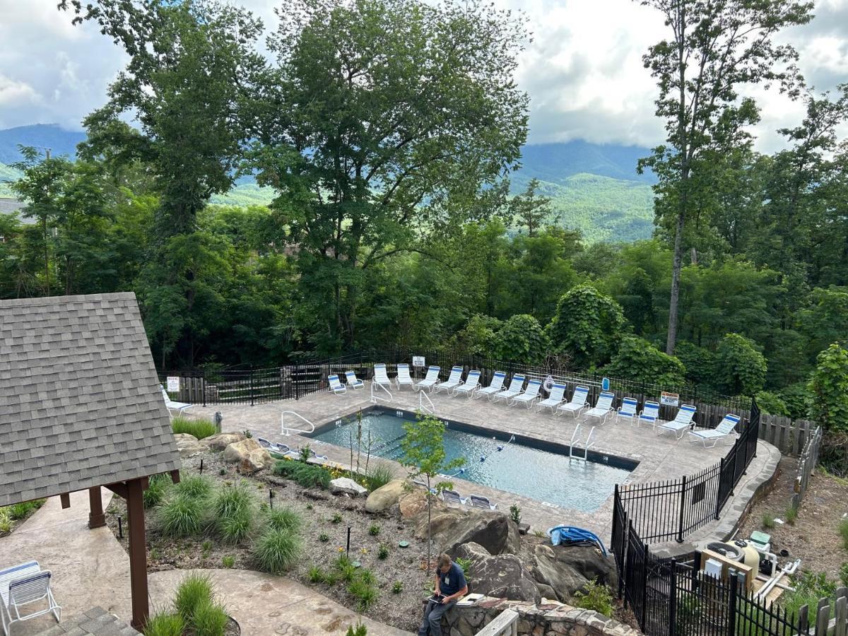 Happy Trails - Cobbly Nob Resort Home Gatlinburg Exteriör bild